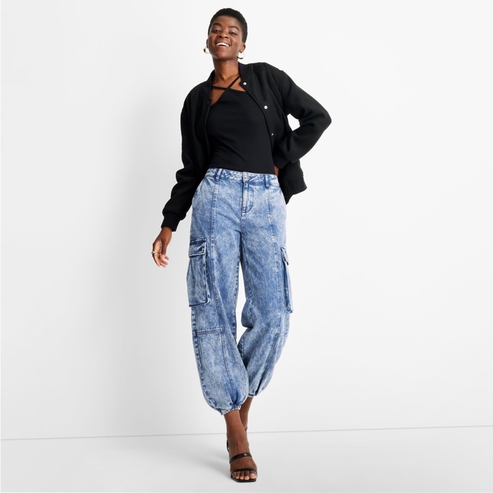 FUTURE  COLLECTIVE  Kahlana Barfield Brown midrise cargo jeans SIZE: 2